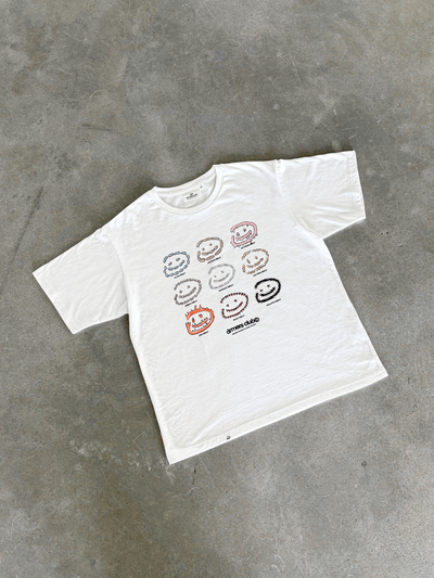 SMILEY GRID TEE - WHITE