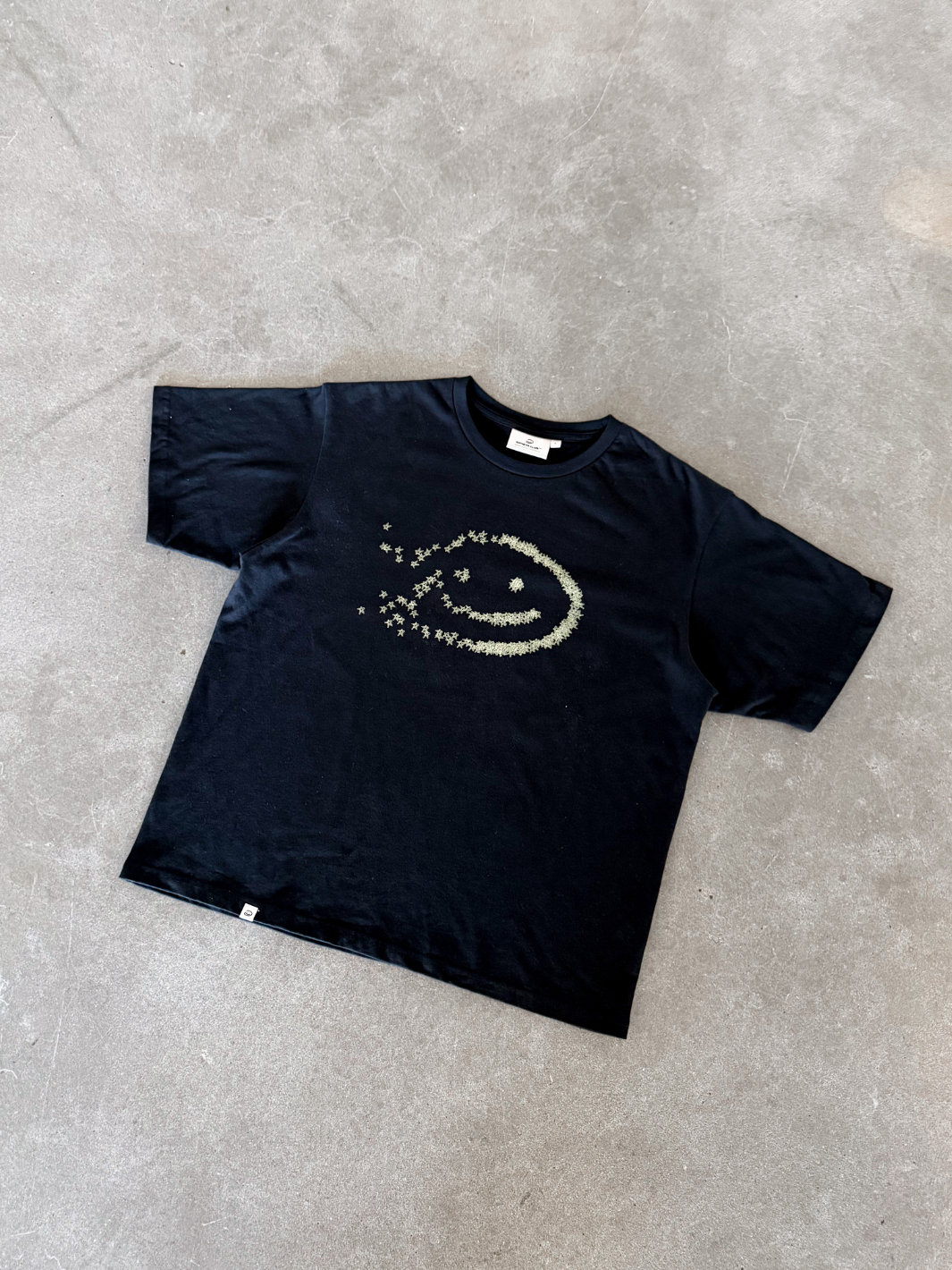 FADED STARS SMILEY TEE - BLACK