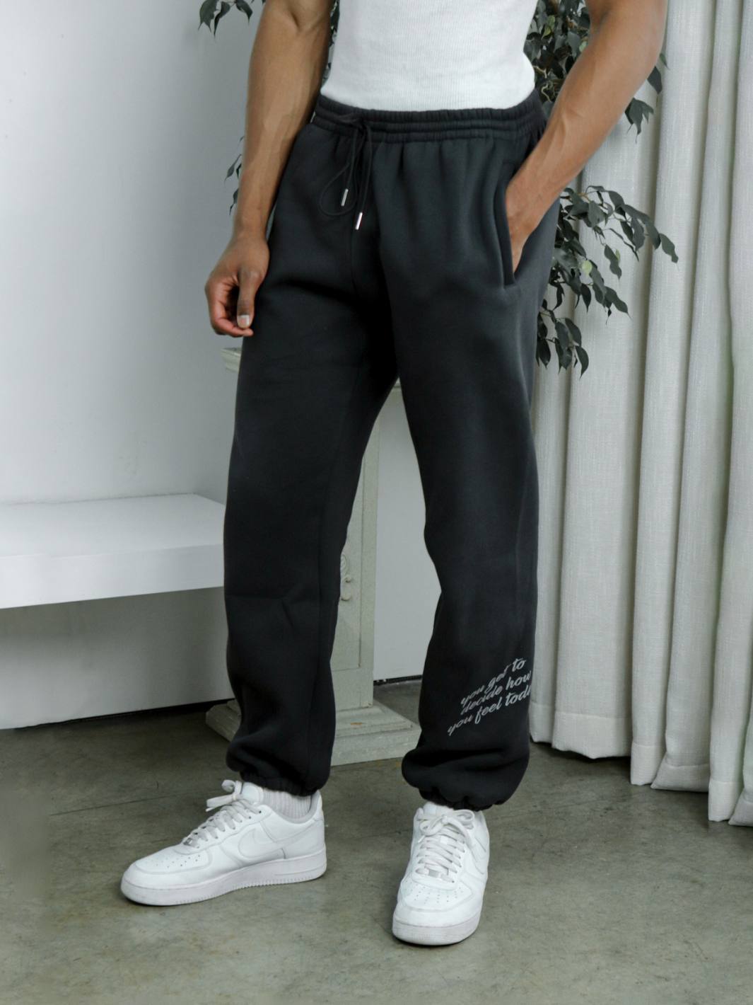 PERSPECTIVE SWEATPANTS - FADED BLACK