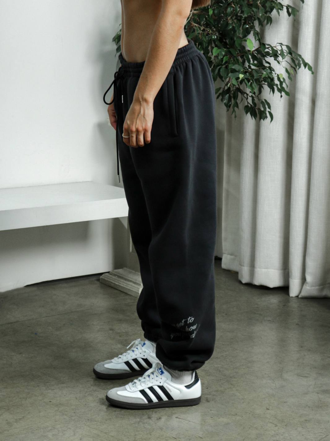 PERSPECTIVE SWEATPANTS - FADED BLACK