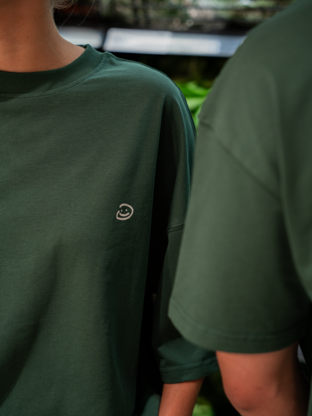 GOOD FEELING TEE - FOREST GREEN