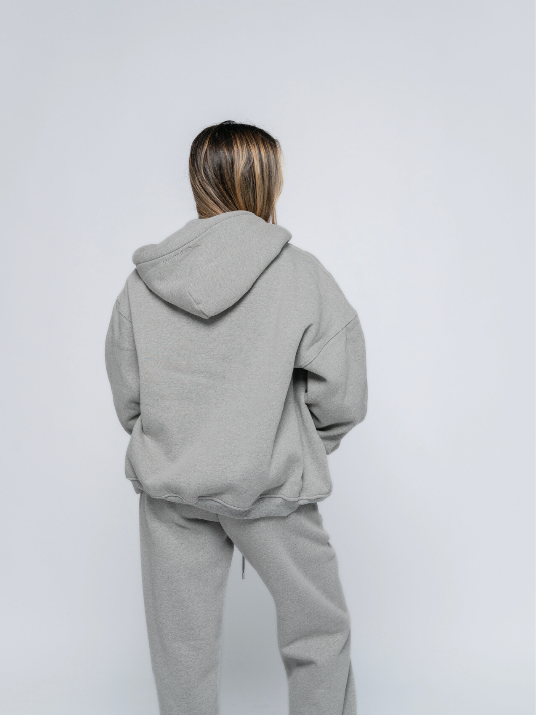 SIGNATURE BASIC ZIP-UP HOODIE HEATHER GREY – DRMERS CLUB
