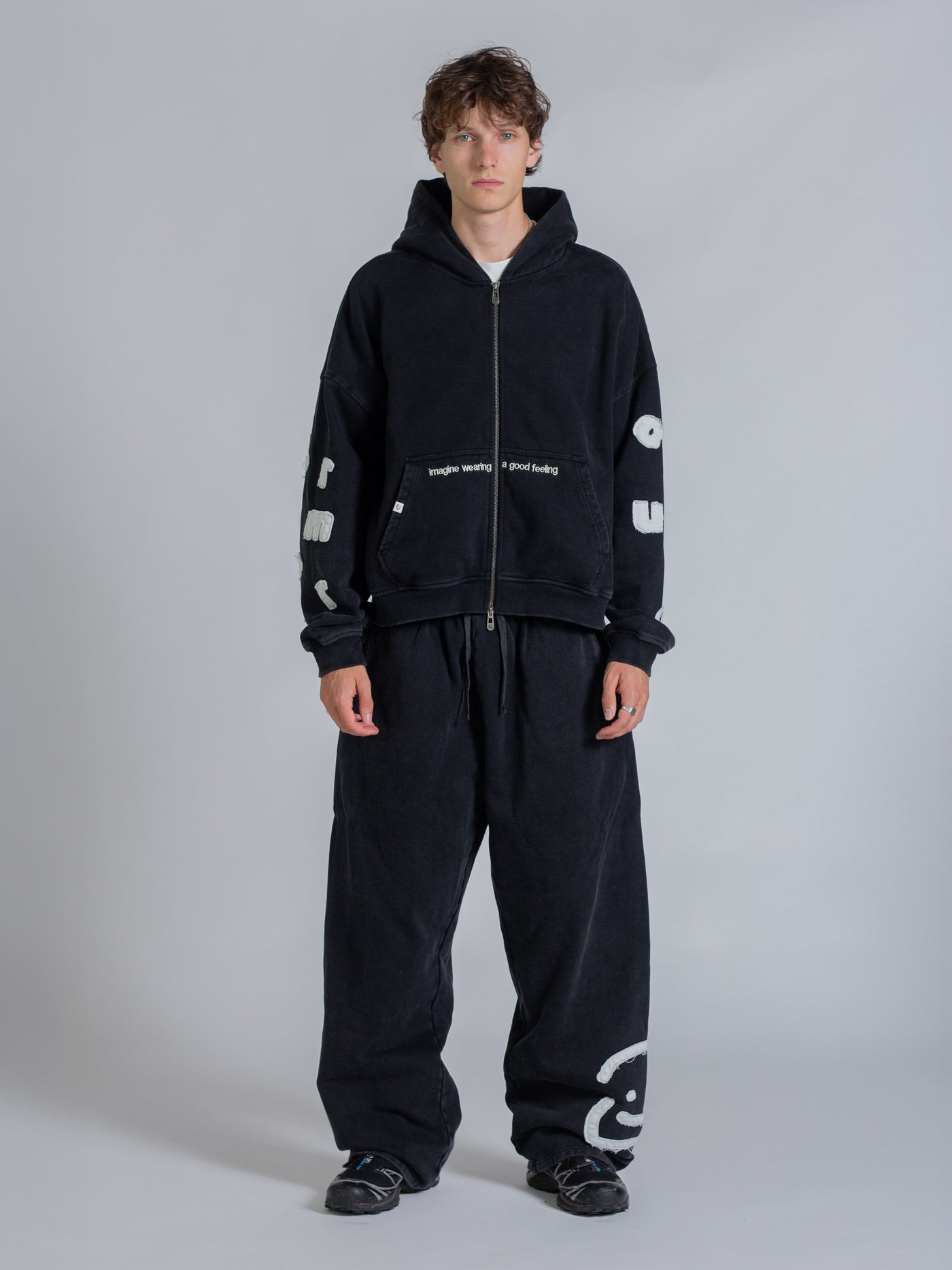 FLOATING LETTERS ZIP UP - VINTAGE BLACK