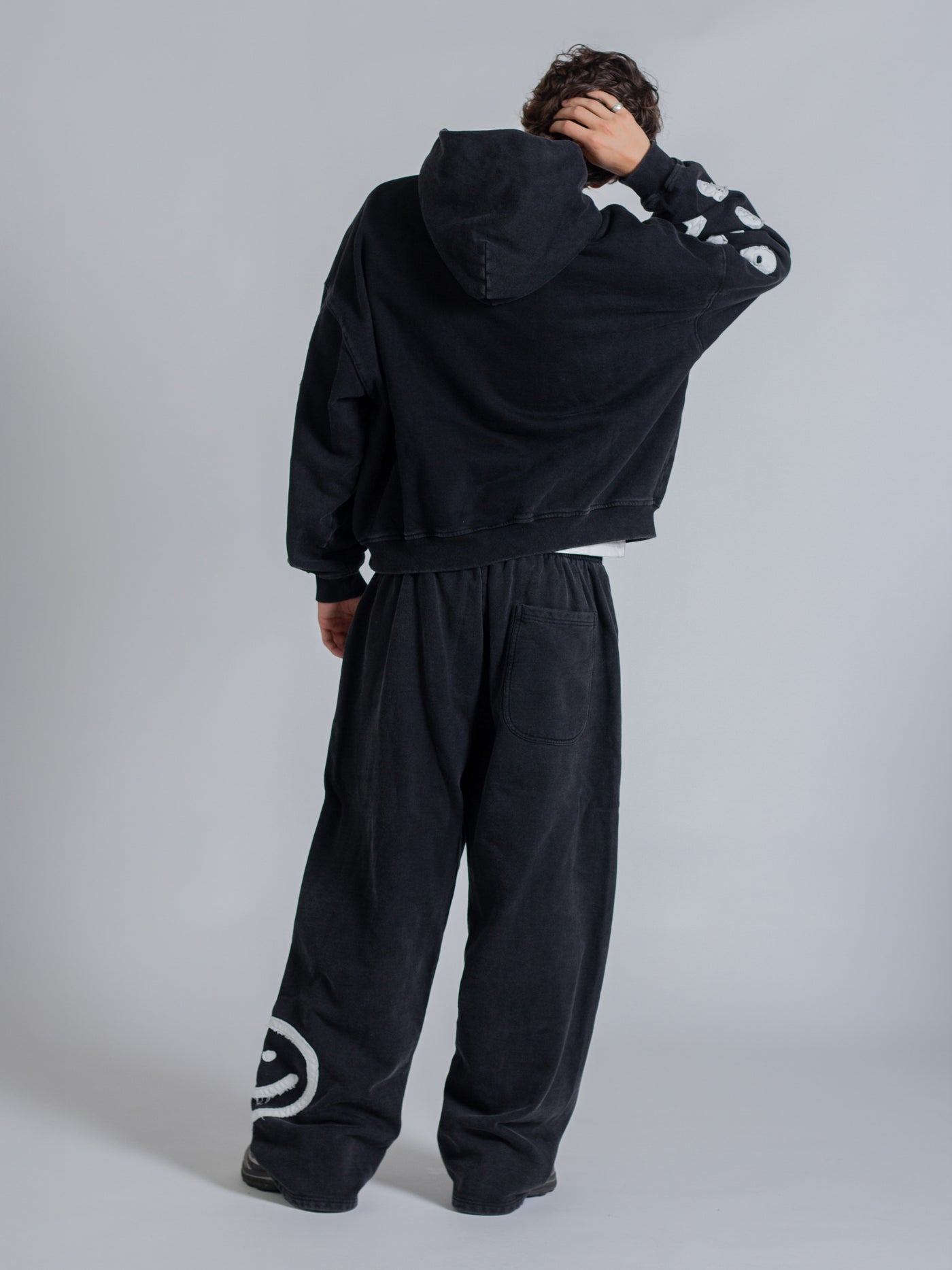 FLOATING LETTERS ZIP UP - VINTAGE BLACK