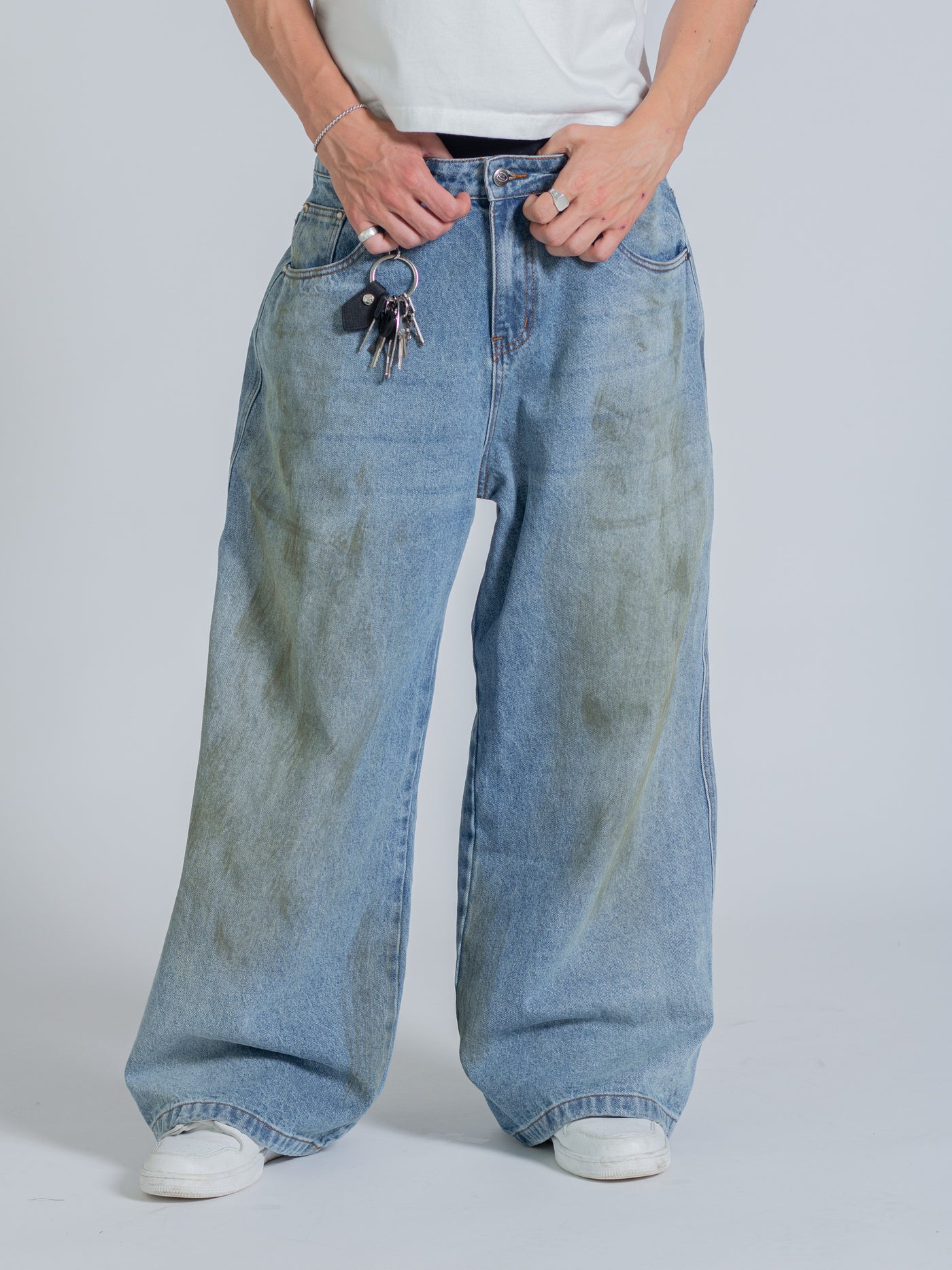 MUD STAINED JEANS - LIGHT BLUE