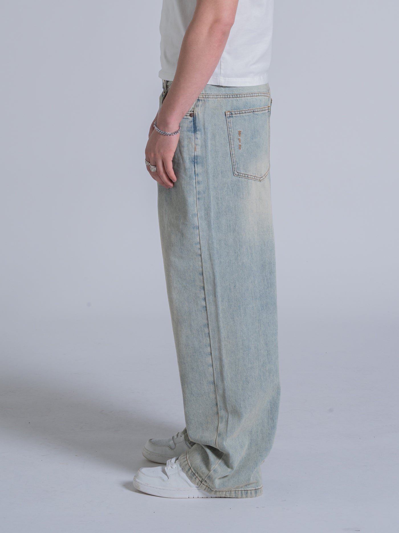 LOOSE FIT JEANS - WASHED BLUE – DRMERS CLUB