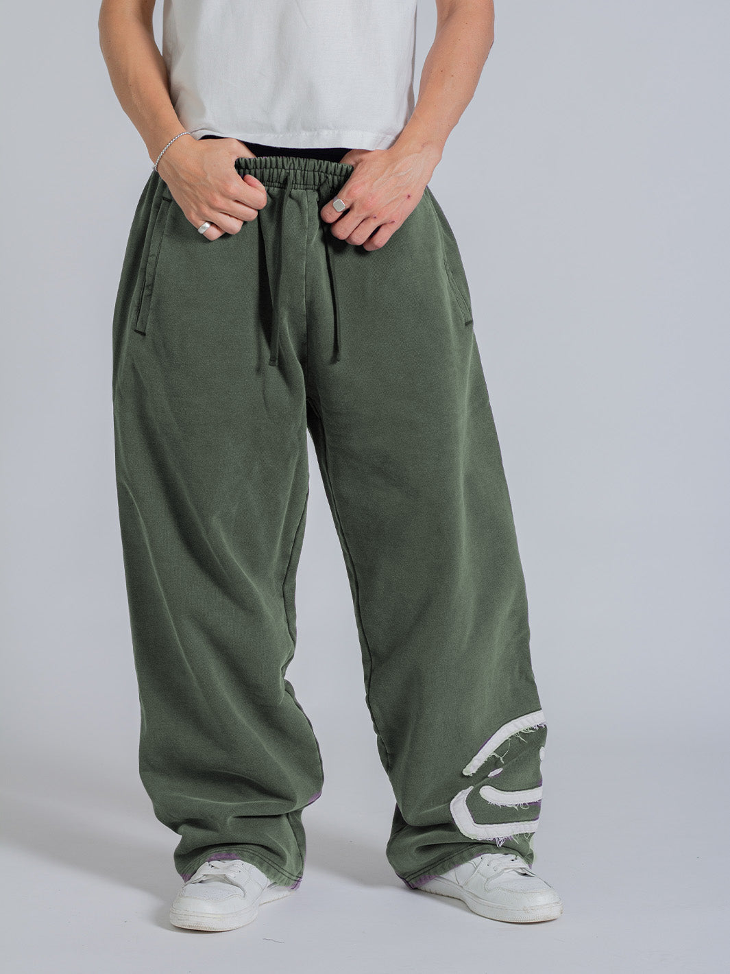 SMILEY PATCH SWEATPANTS - FADED PINE
