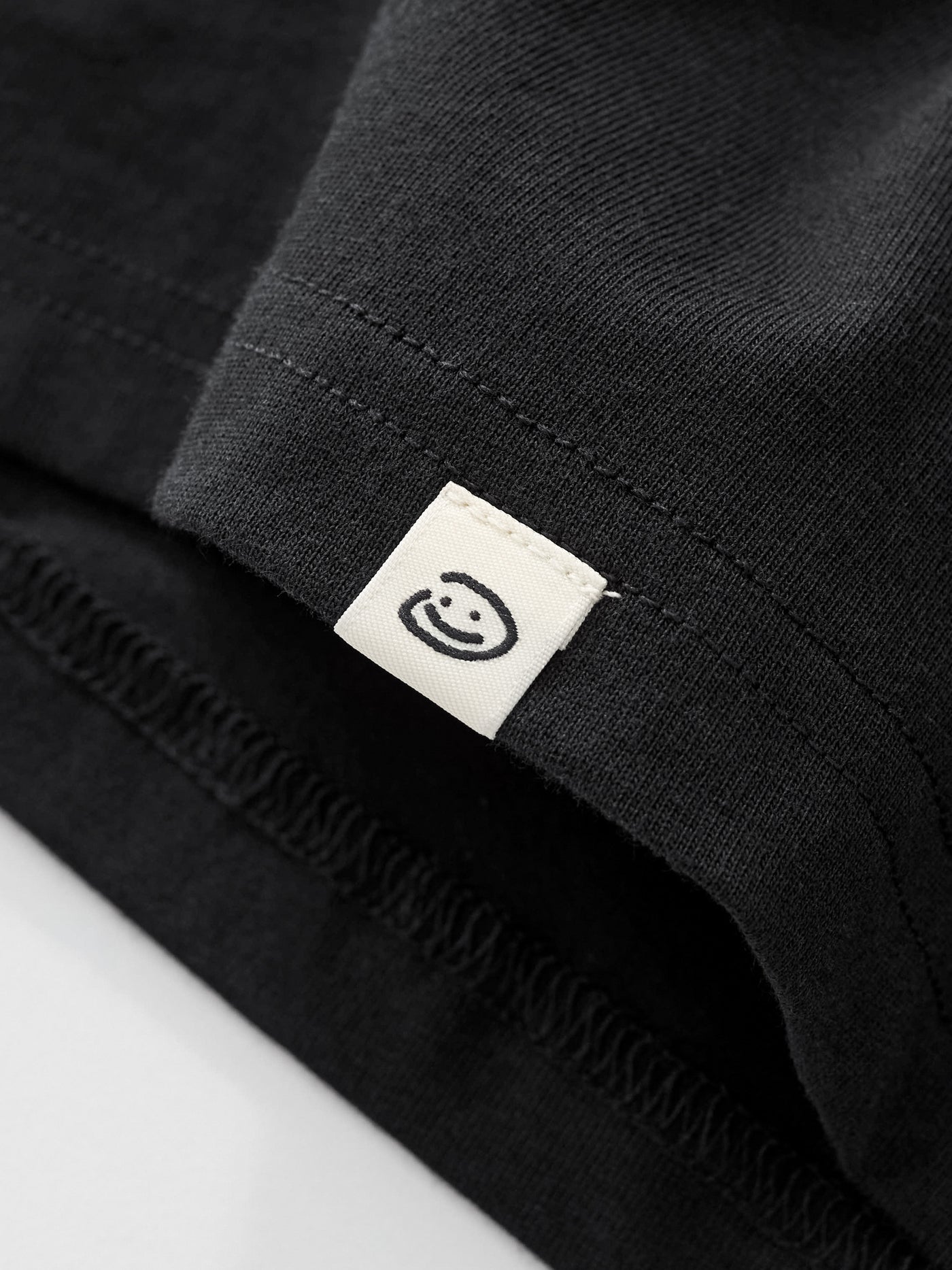 DAILY FITTED TEE - BLACK