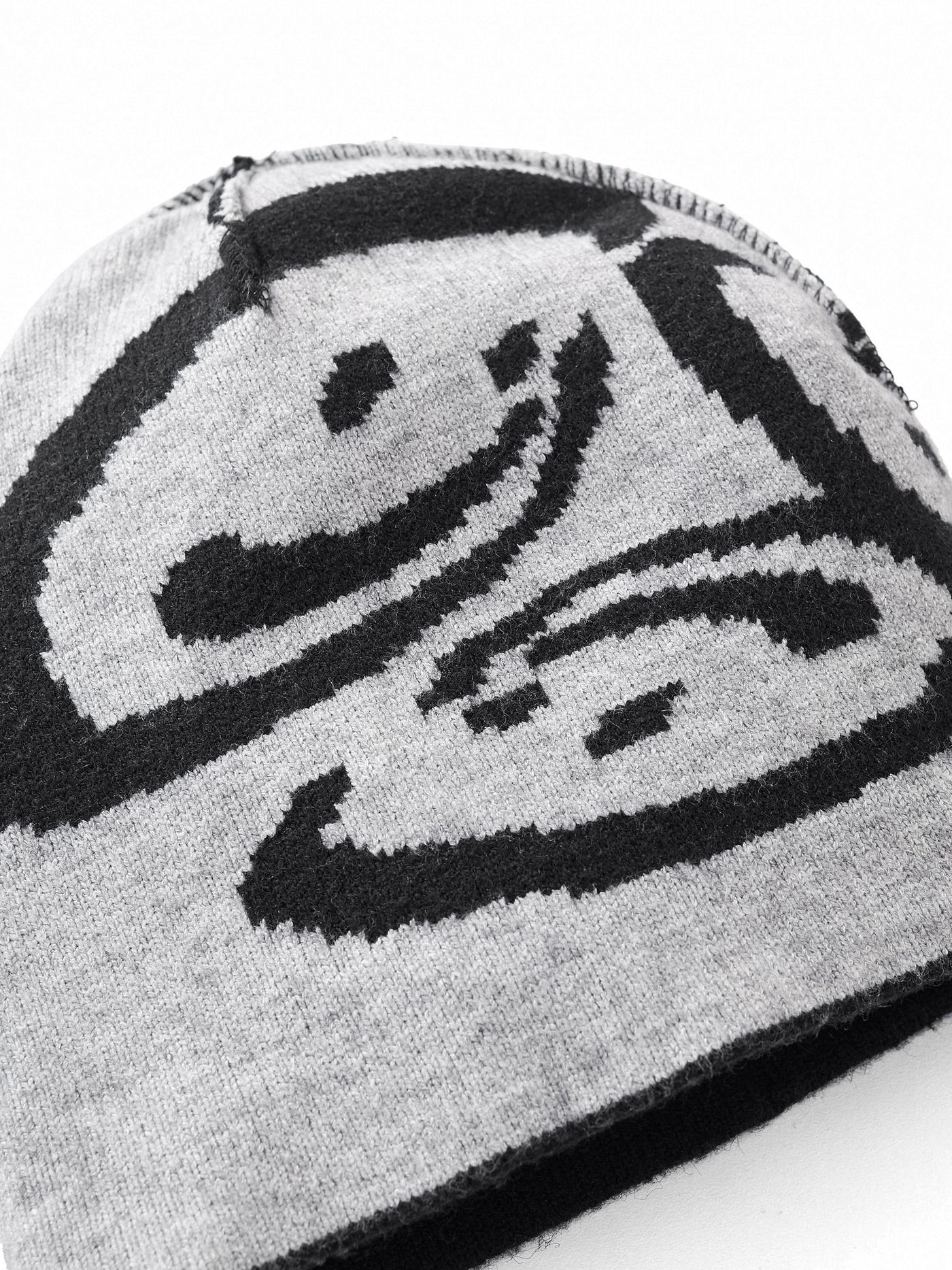 REVERSIBLE FREEFALL SMILEY BEANIE - BLACK/GREY