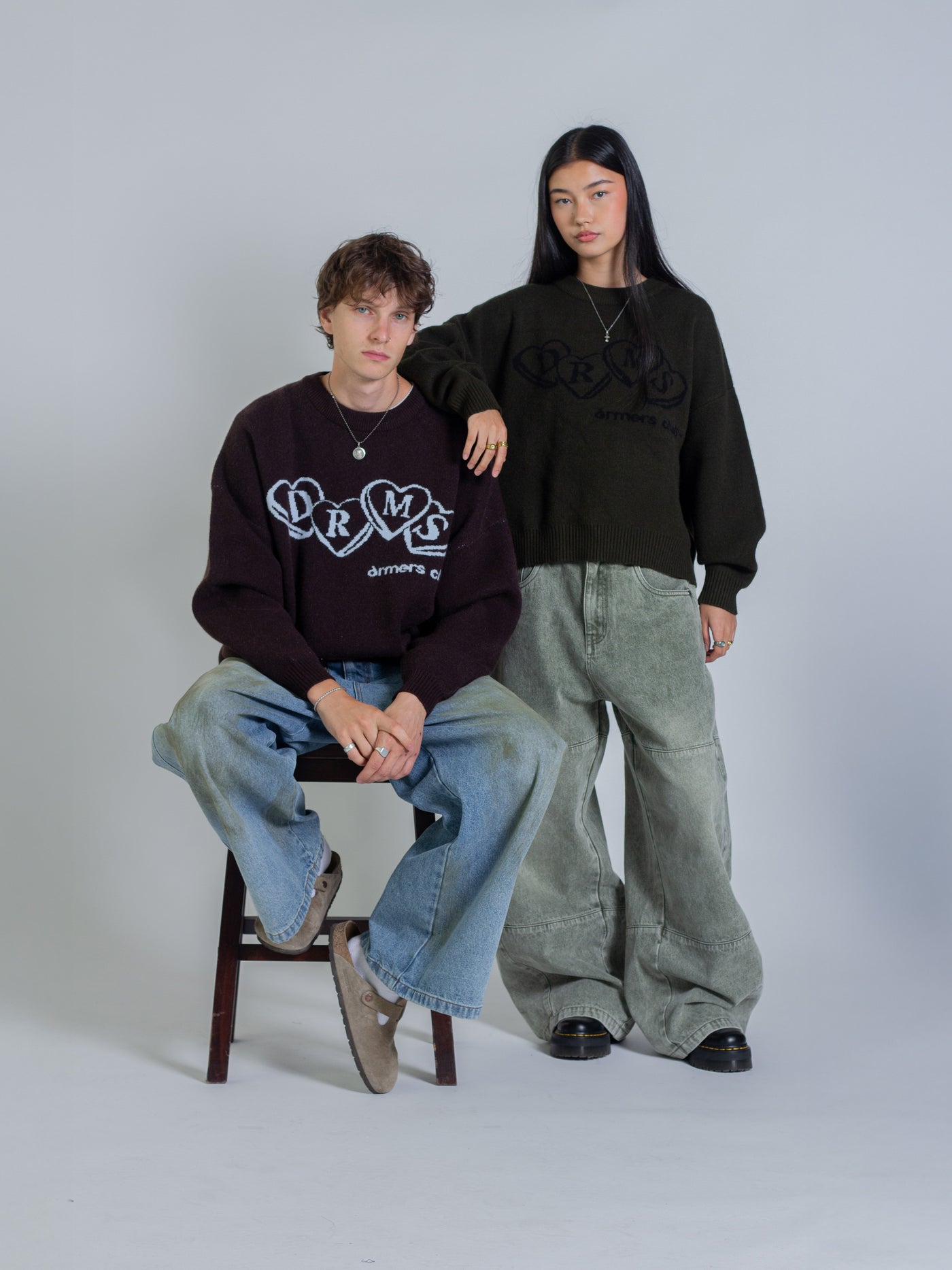HEART KNIT SWEATER - DARK BROWN