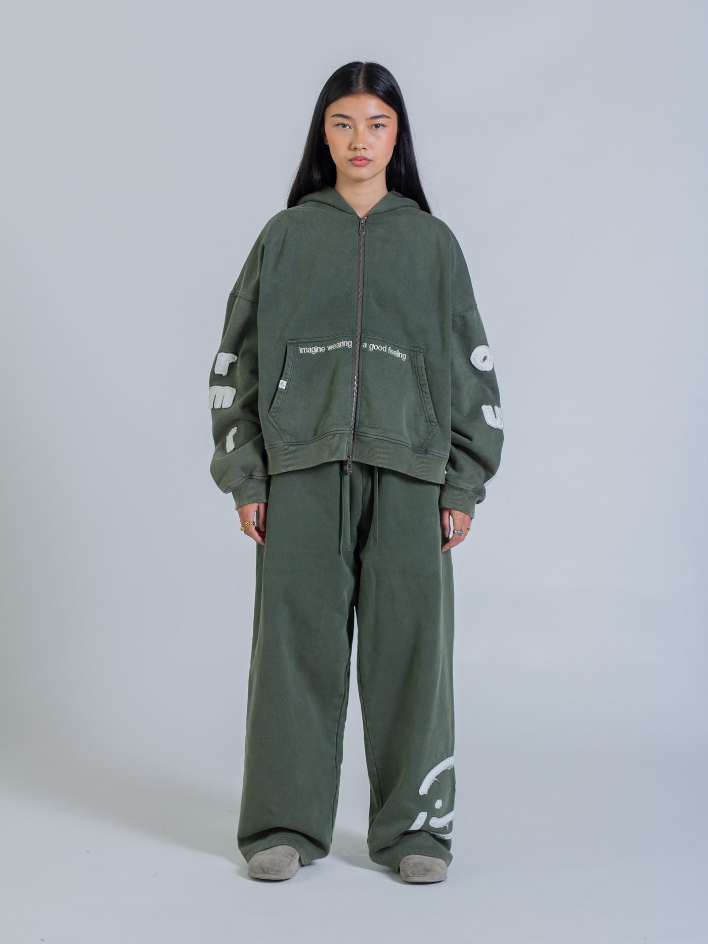 FLOATING LETTERS ZIP UP - FADED PINE