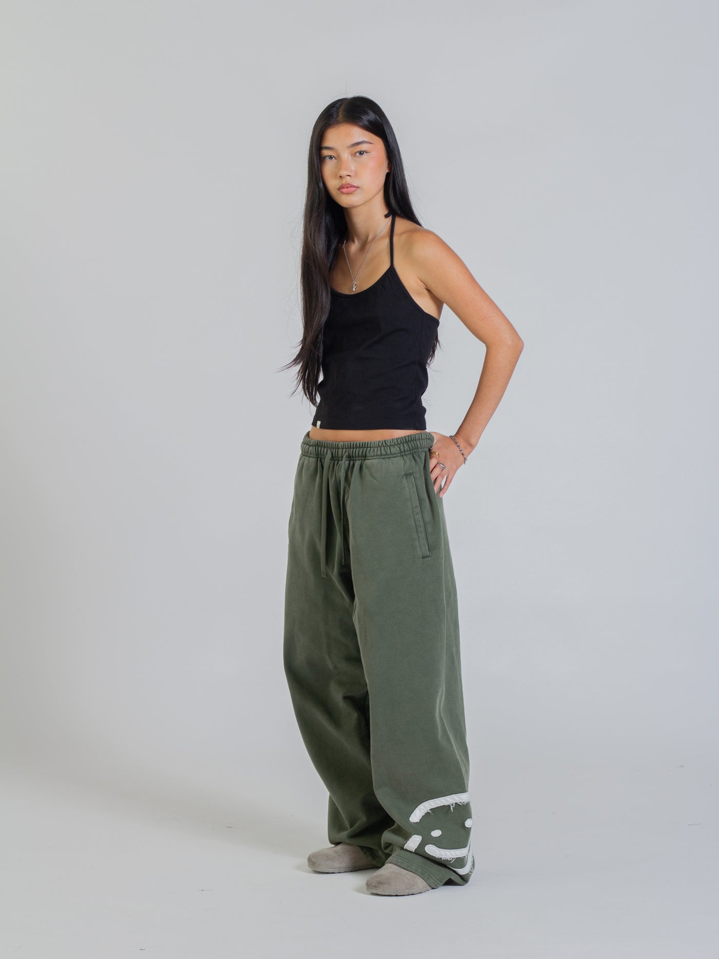 SMILEY PATCH SWEATPANTS - FADED PINE