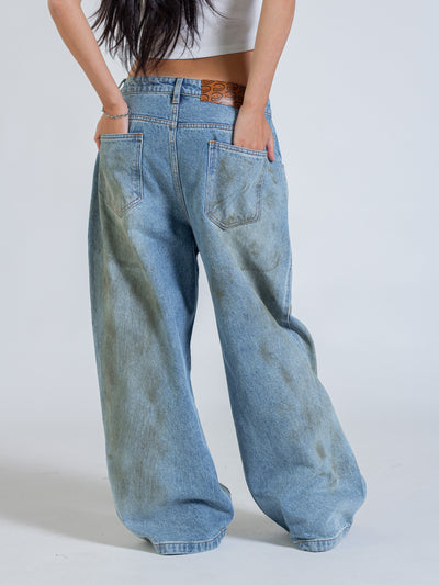 MUD STAINED JEANS - LIGHT BLUE