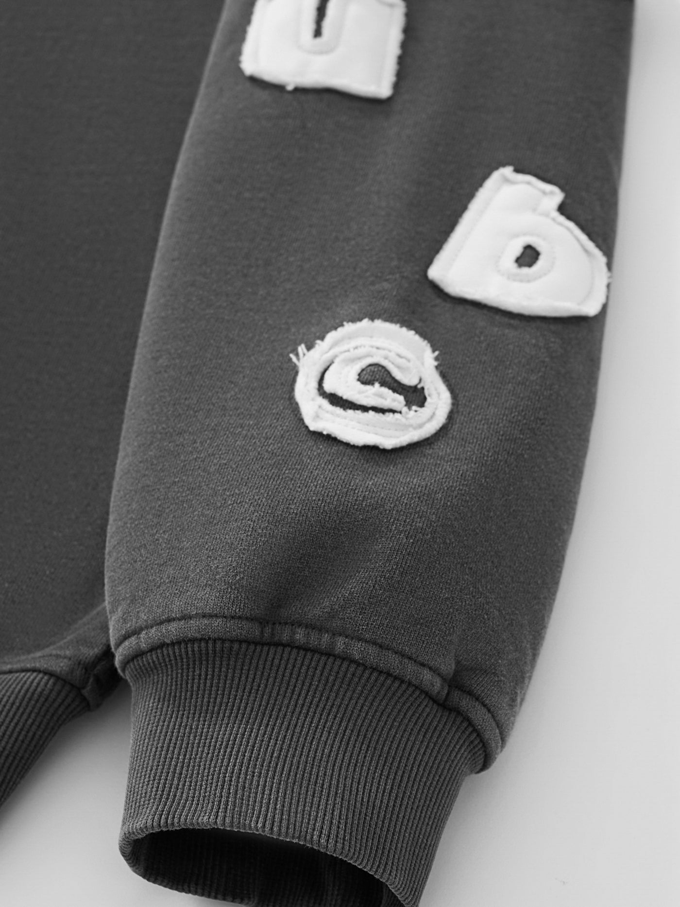 FLOATING LETTERS ZIP UP - VINTAGE BLACK