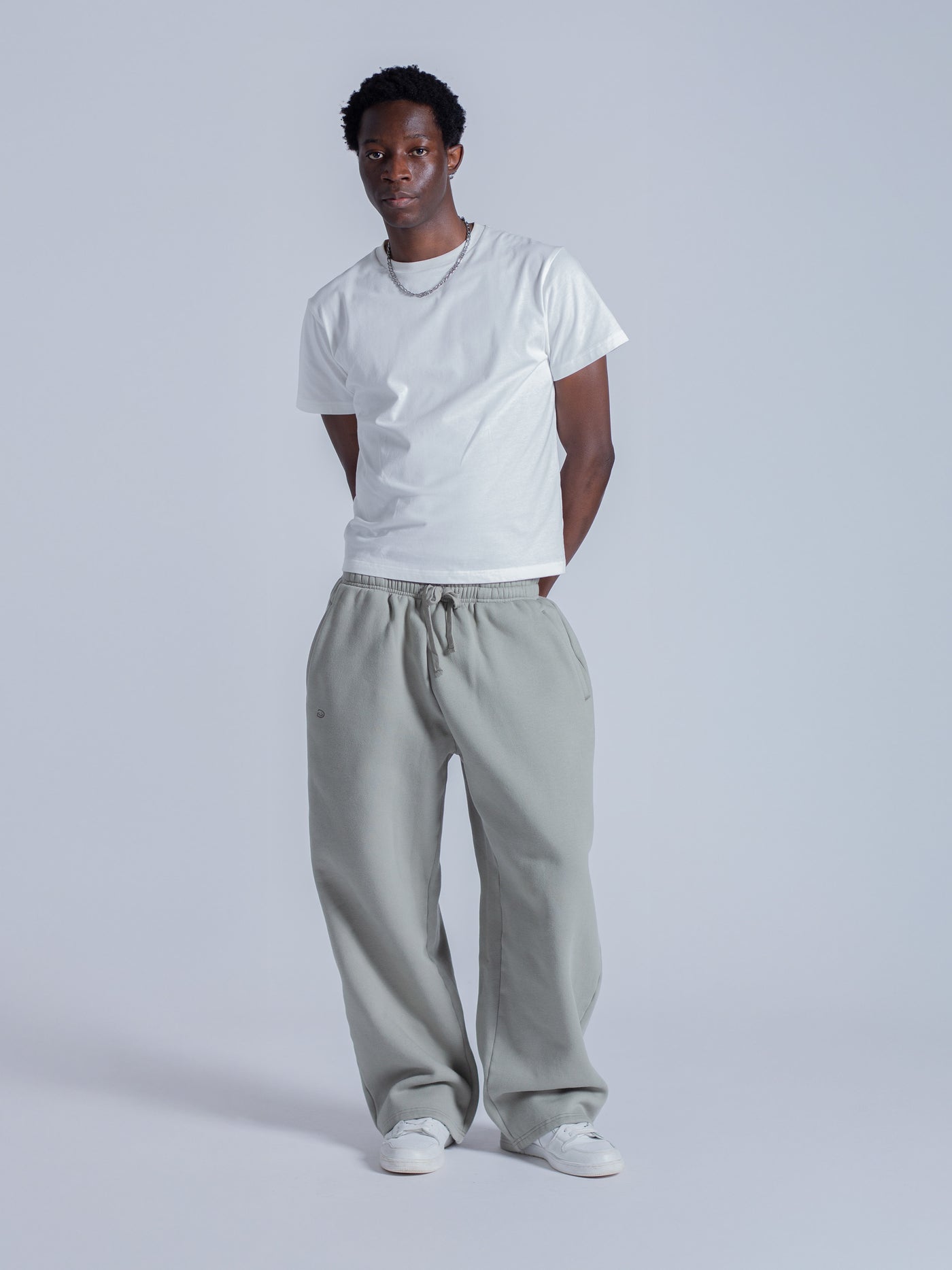 SIGNATURE STRAIGHT LEG SWEATPANTS - SAGE – DRMERS CLUB