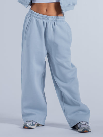 SIGNATURE BAGGY SWEATPANTS - SKY BLUE