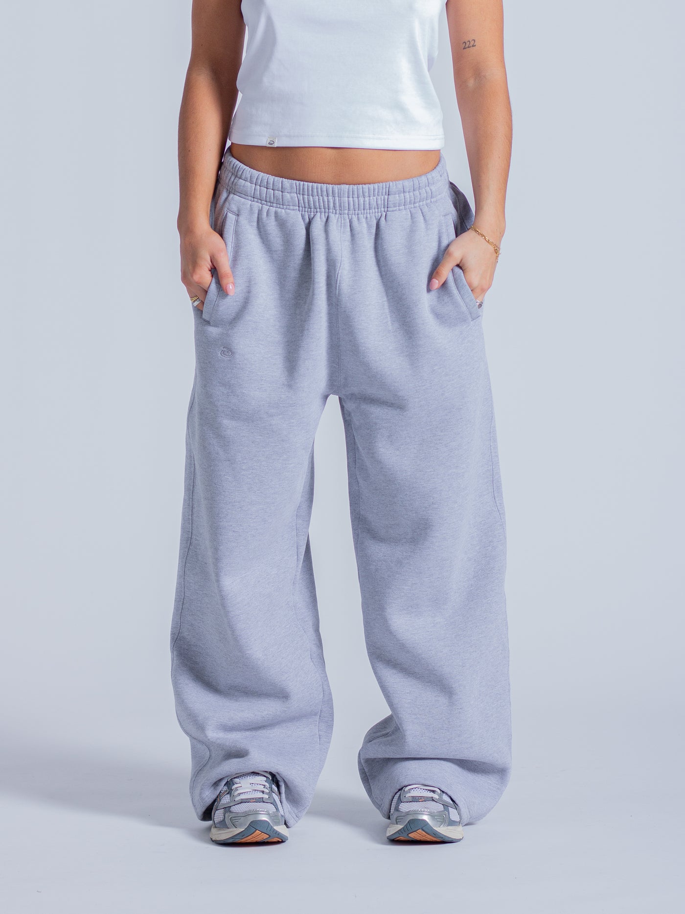 SIGNATURE BAGGY SWEATPANTS - HEATHER GREY