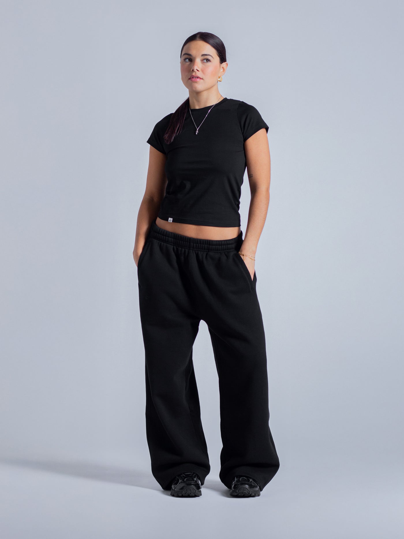 SIGNATURE BAGGY SWEATPANTS - BLACK