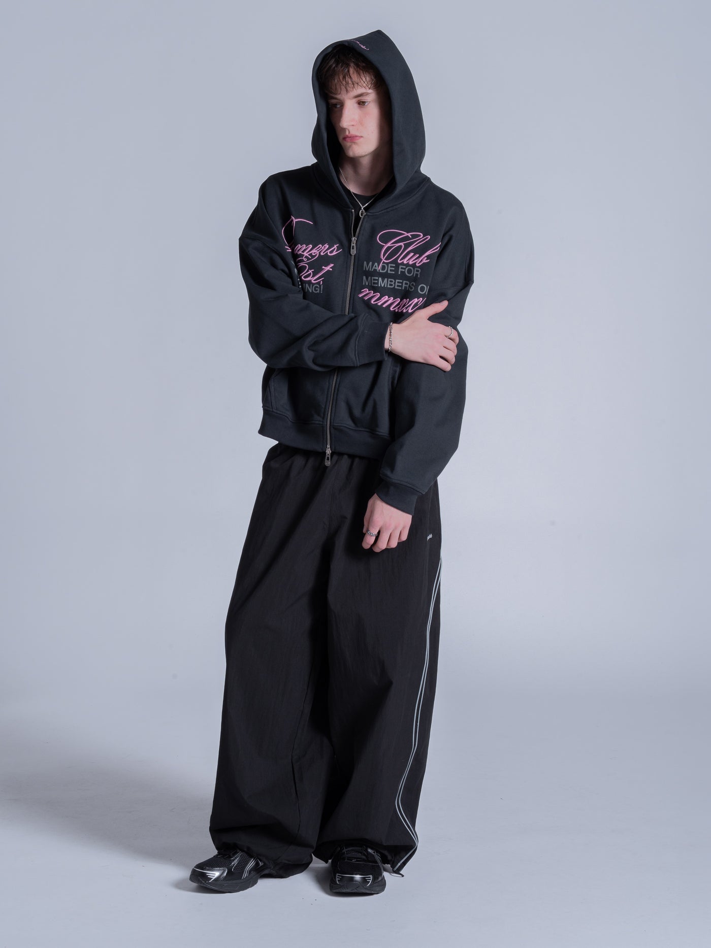 CURSIVE ZIP UP - BLACK – DRMERS CLUB