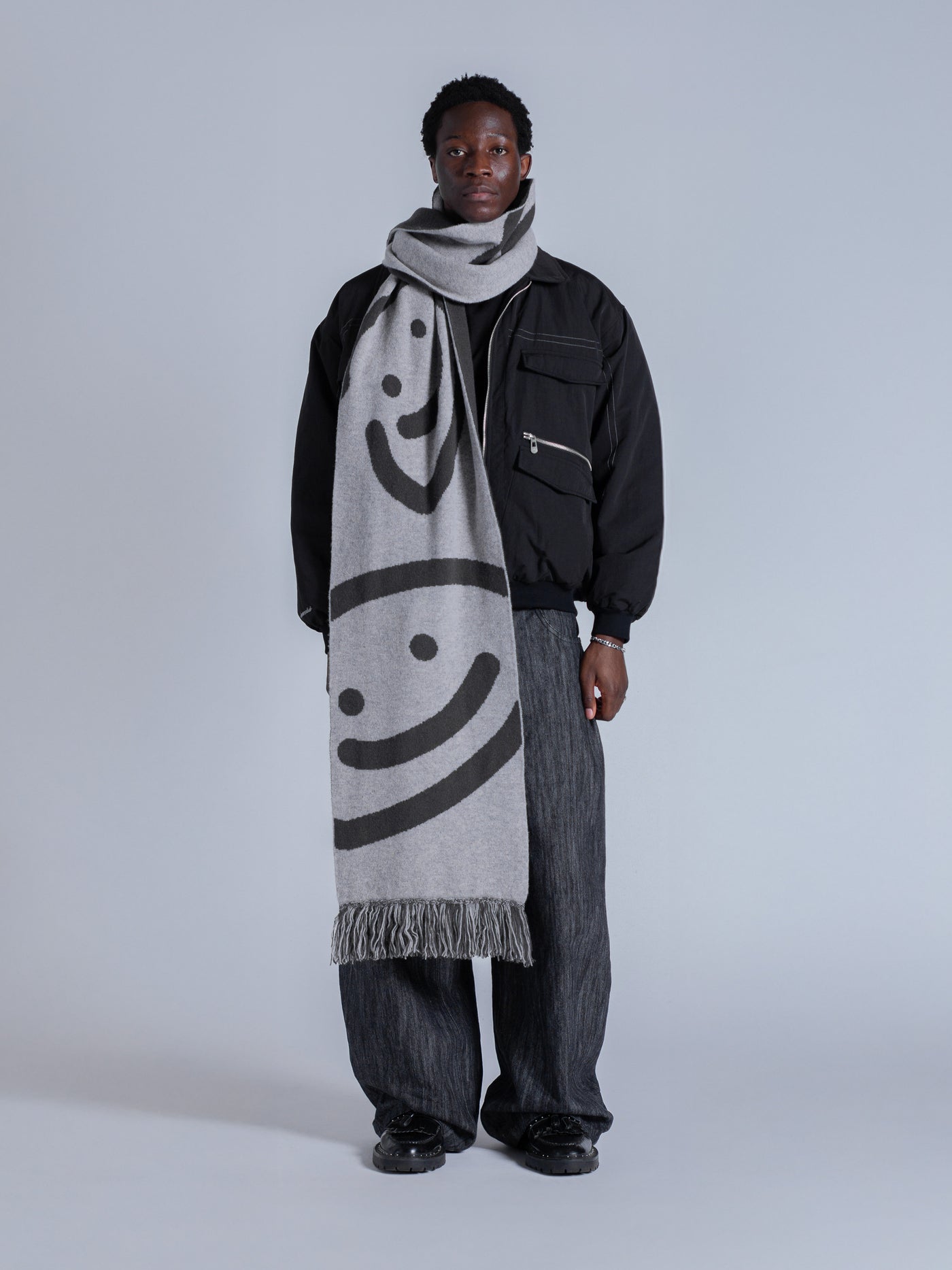 SMILEY LOGO SCARF - BLACK/GREY