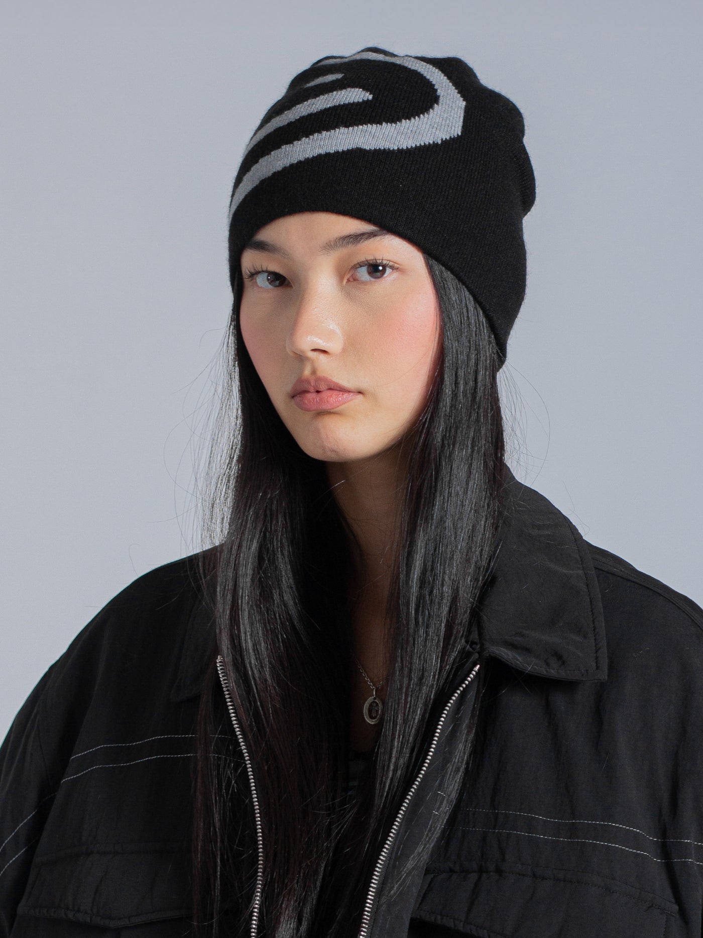 REVERSIBLE SMILEY LOGO BEANIE - BLACK/GREY